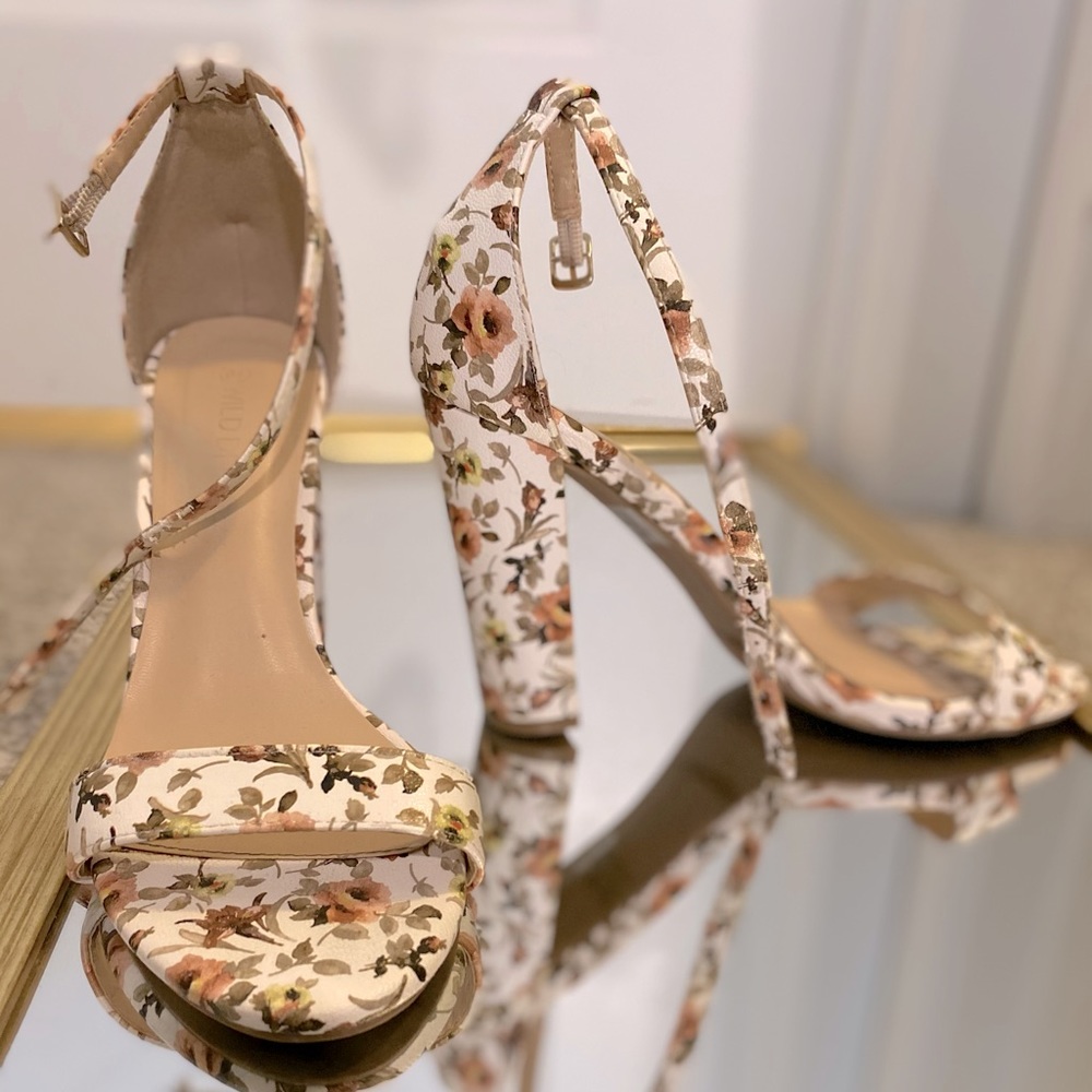 Heels - Picture 2 of 4